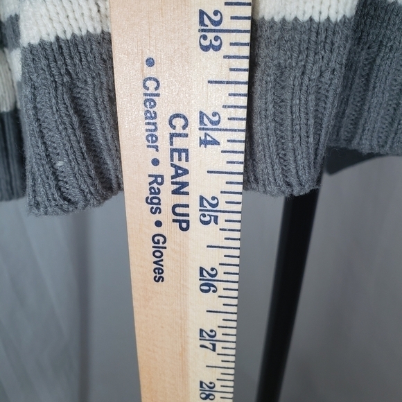 Express Gray and White Aztec Print Merino Wool Blend Cardigan Sweater Sz S - Picture 6 of 8